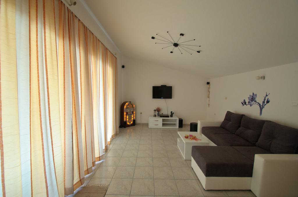 Holiday Home Villa Venta โตรกีร์ ห้อง รูปภาพ